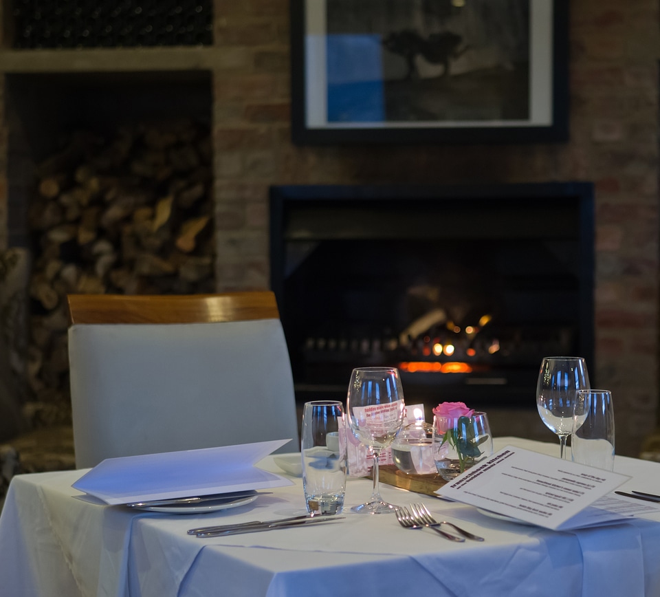 Cutlery menu log fire