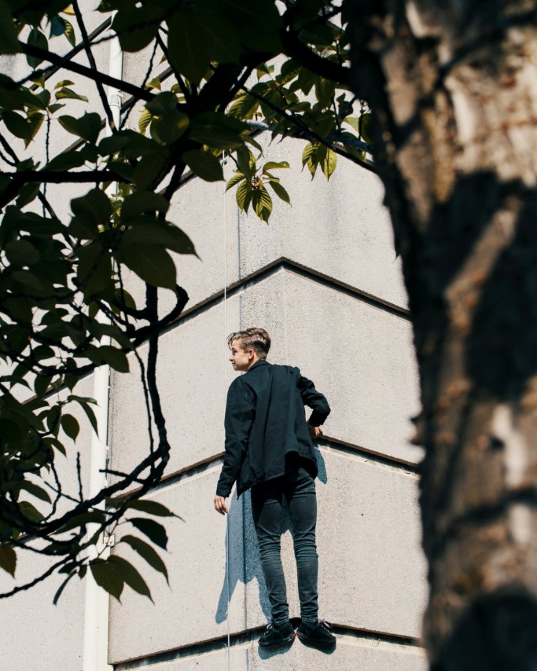 Man Wearing Black Long-sleeved Shirt