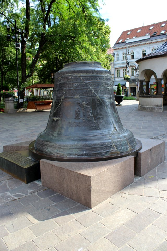 Bell Memorial Monument Church Bell