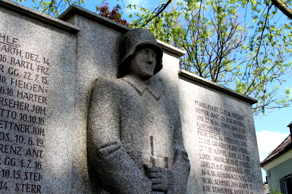 Statue Sculpture Monument Landmark photo