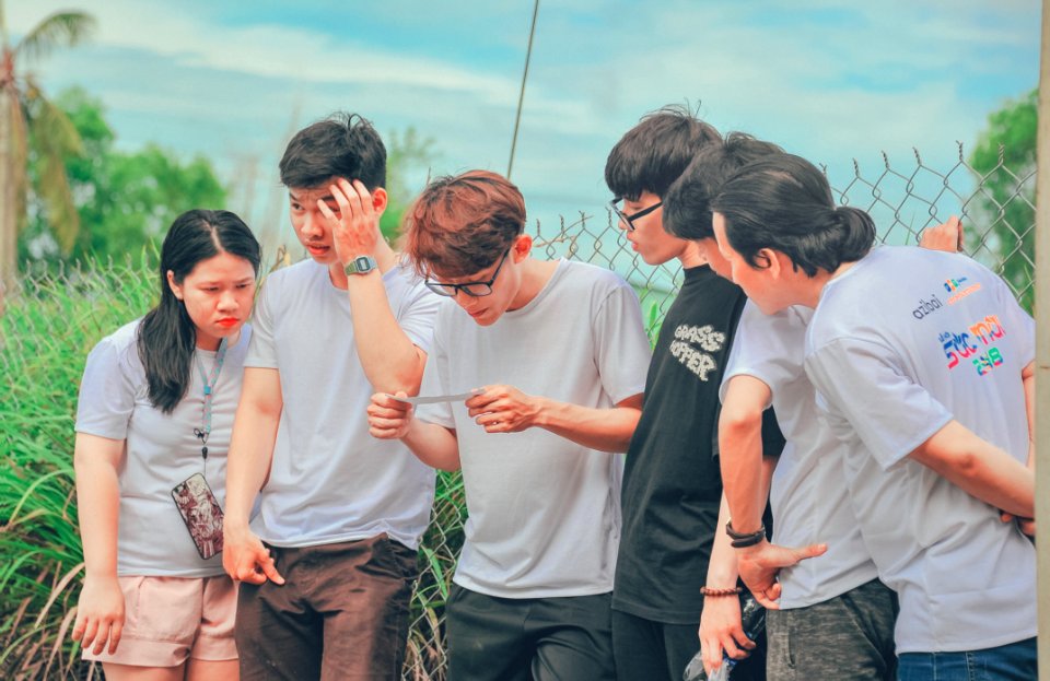 Five Men And 1 Women Wearing Crew-neck T-shirts At Daytime