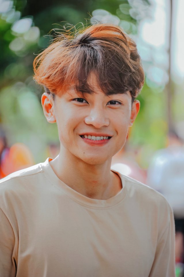 Shallow Focus Photography Of Man In Beige Shirt