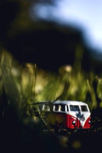 Shallow Focus Photography Of White And Red Volkswagen Samba Die-cast Model photo