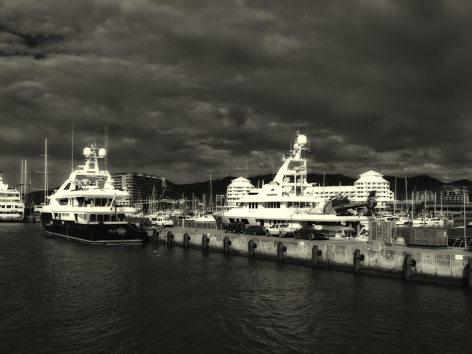 Harbor bay port