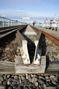 Steel bridge tracks