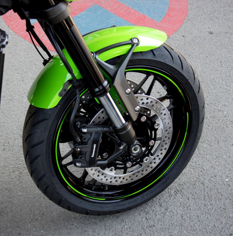 Motor Vehicle Wheel Spoke Tire