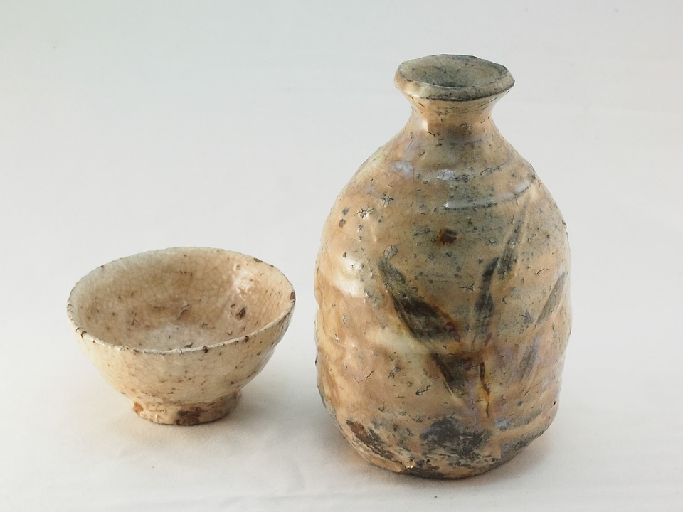 Pottery sake cup sake bottle