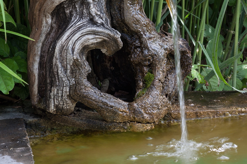 Hollowed out water water jet
