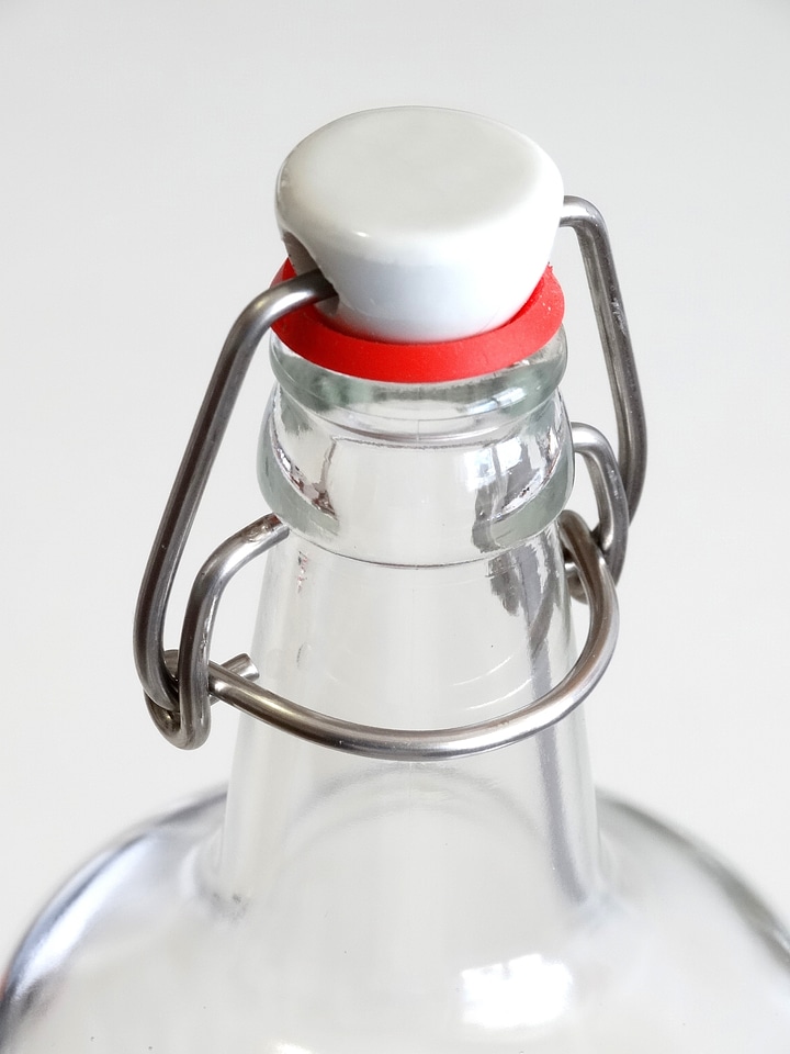 Water bottle beer bottle closure