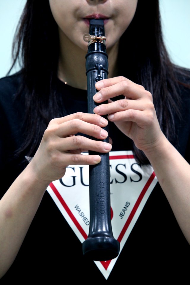 Microphone Girl Neck Lip