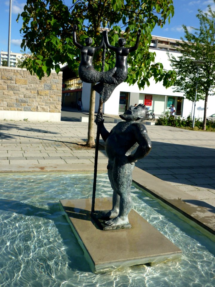 Sculpture Tree Statue Water