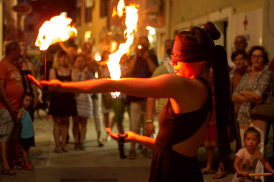 gnes Gyre Blindfolded Fire Performance Gallery Rigo (exhibition Opening) photo