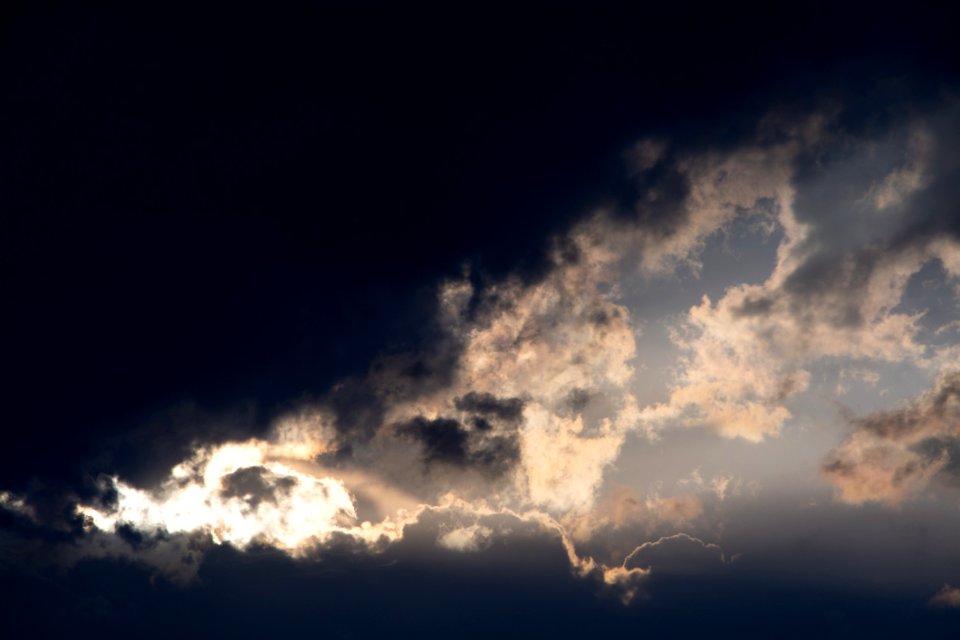 Sky, Cloud, Daytime, Atmosphere