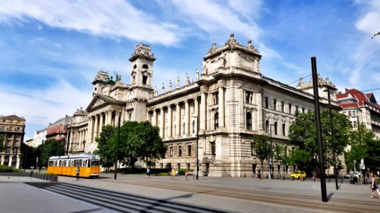 Landmark, Classical Architecture, Building, Sky