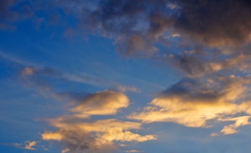 Sky, Cloud, Daytime, Atmosphere