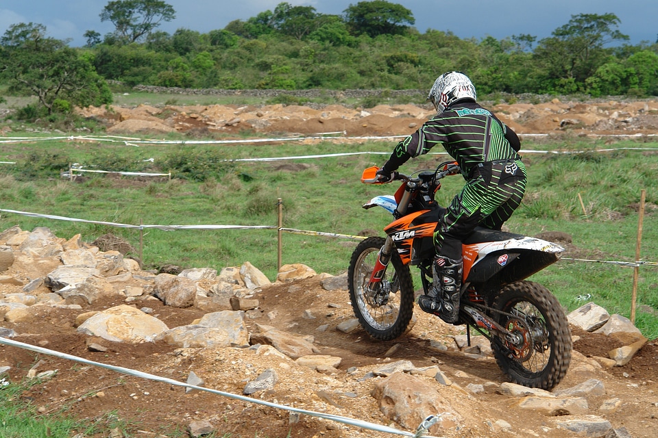 Traverse field competition motorcyclist