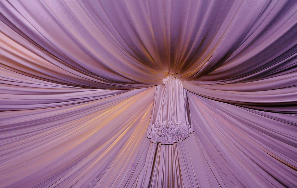 Window fabric hanging
