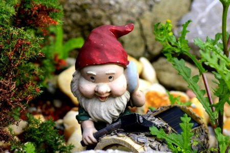 Garden Gnome, Lawn Ornament, Statue, Leaf