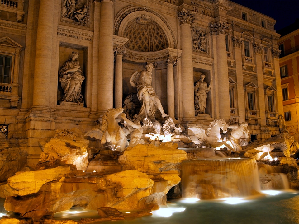 Evening trevi fountain water