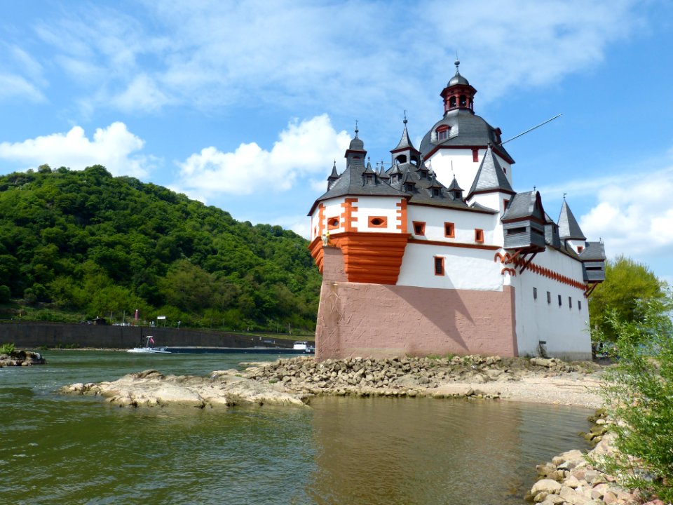 Waterway, Promontory, Building, Tourist Attraction