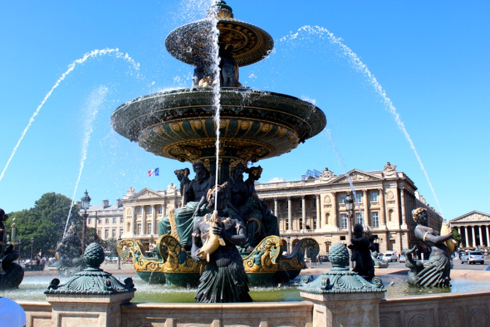 Fountain, Landmark, Statue, Water Feature