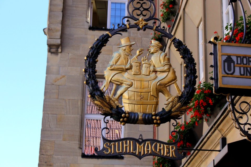 Landmark, Sculpture, Statue, Building