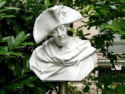 Sculpture, Statue, Head, Headgear