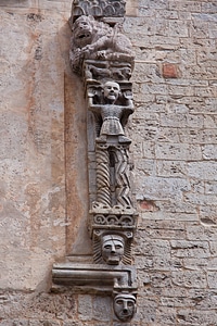 Building worship figure