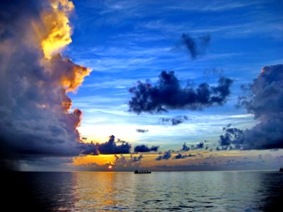 Sky Horizon Sea Geological Phenomenon photo