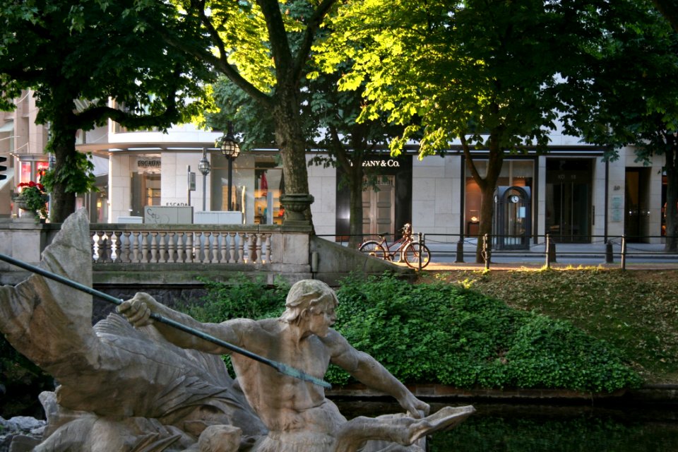 Tree Statue Plant Water