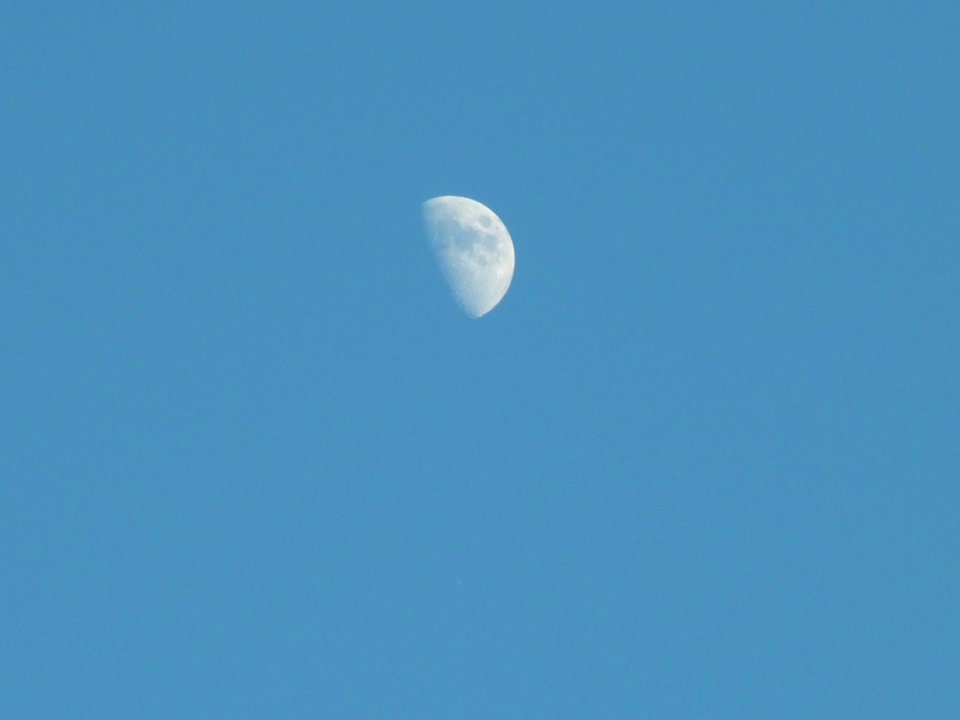 Sky Daytime Atmosphere Cloud