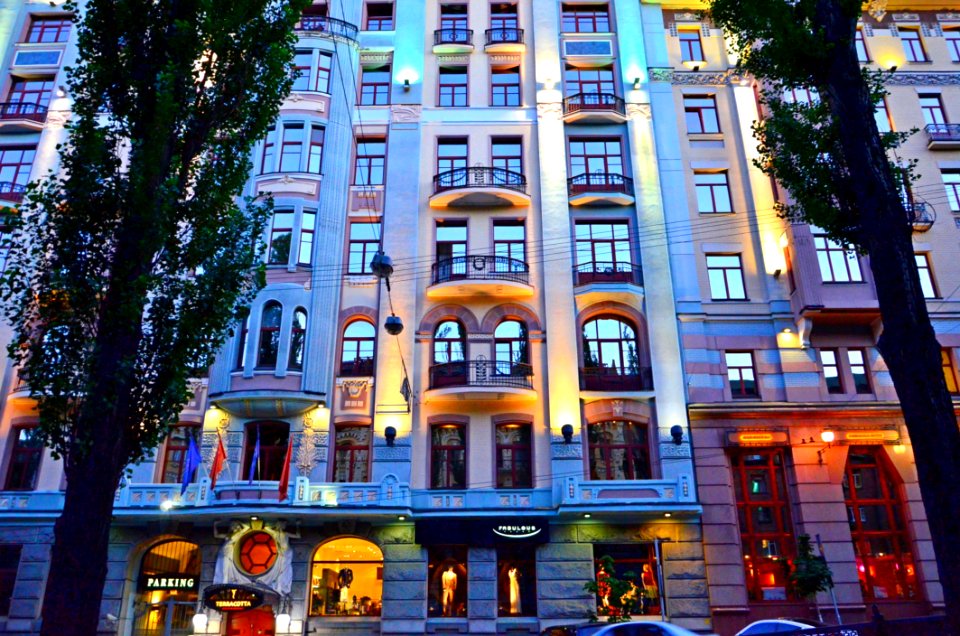 Landmark Metropolitan Area Building Metropolis