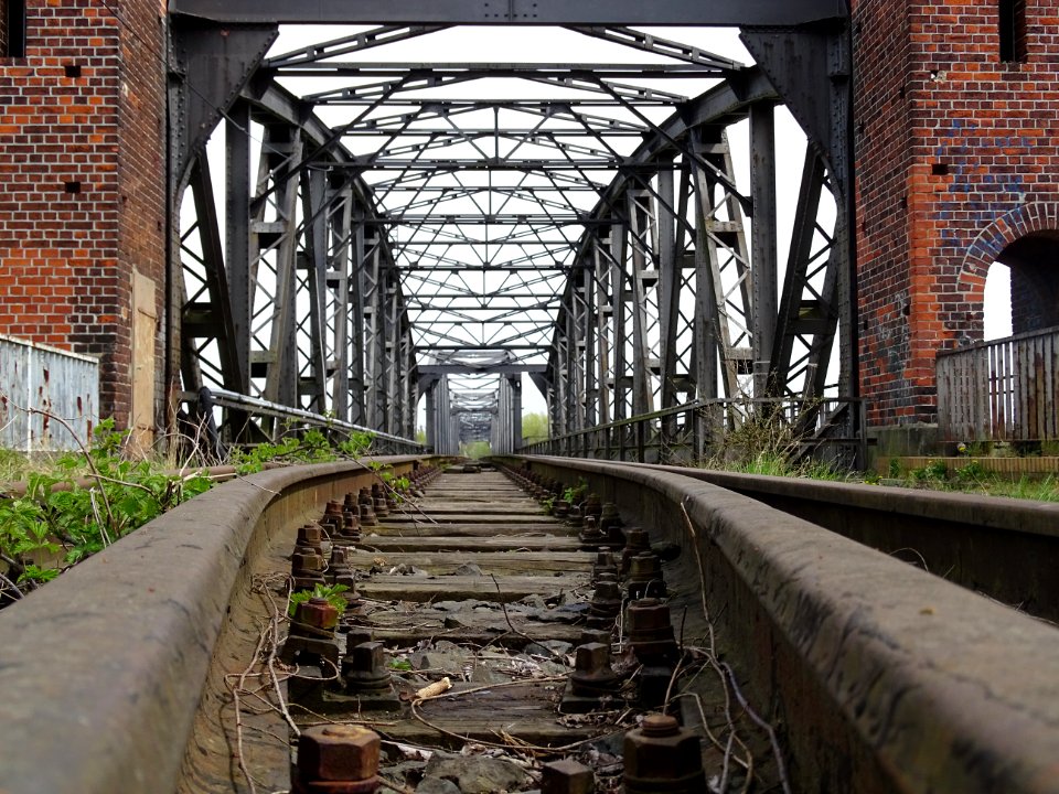 Track Iron Transport Bridge