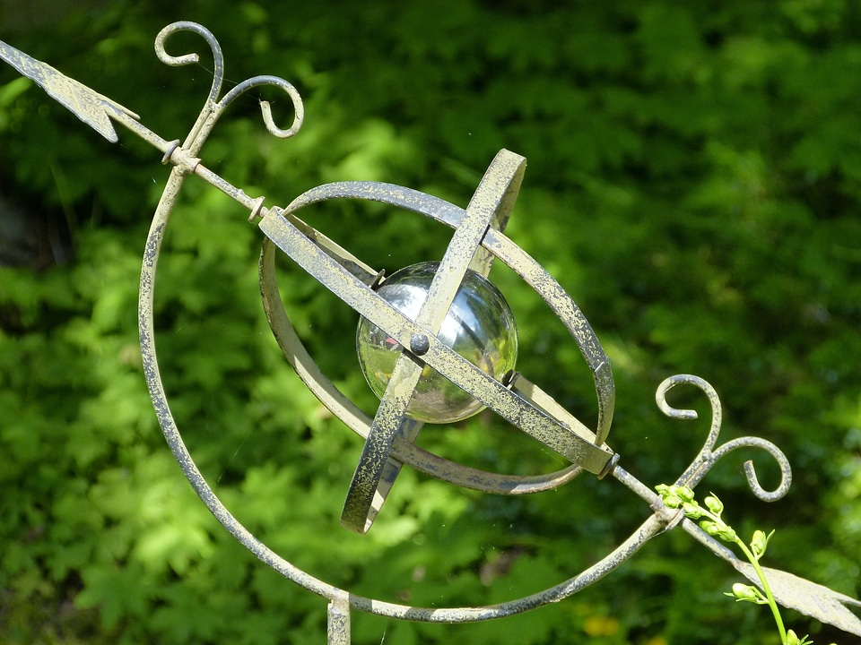 Garden decoration reflection