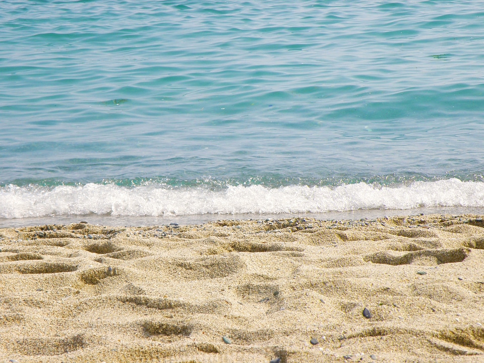 Sand waves beach