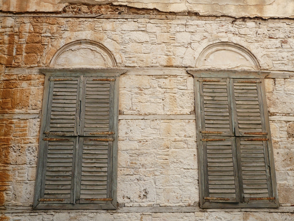 Window wall house