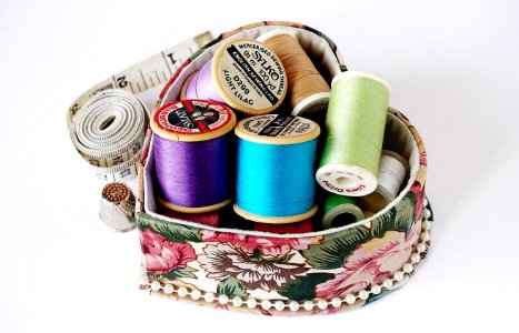 Assorted-color Threads With Case photo