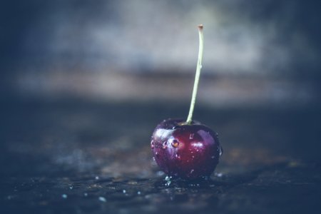 Shallow Focus Photography Of Red Cherry photo