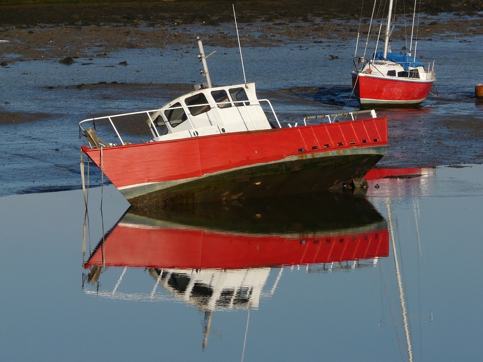 Low tide tipped anchored
