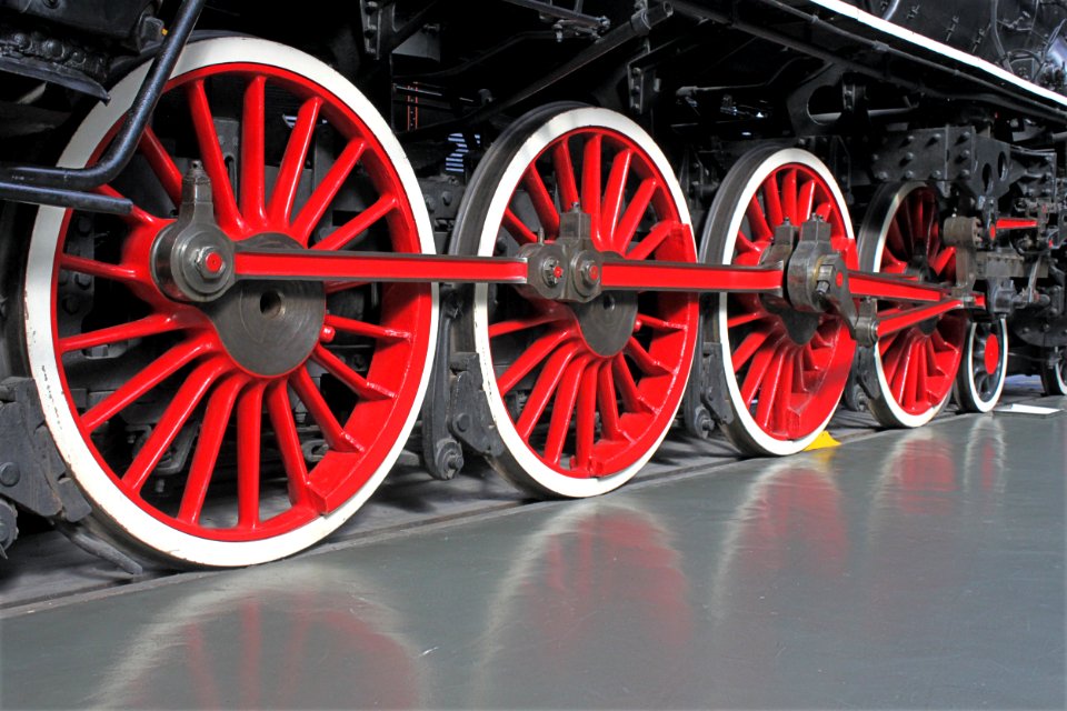 Red Motor Vehicle Wheel Rim