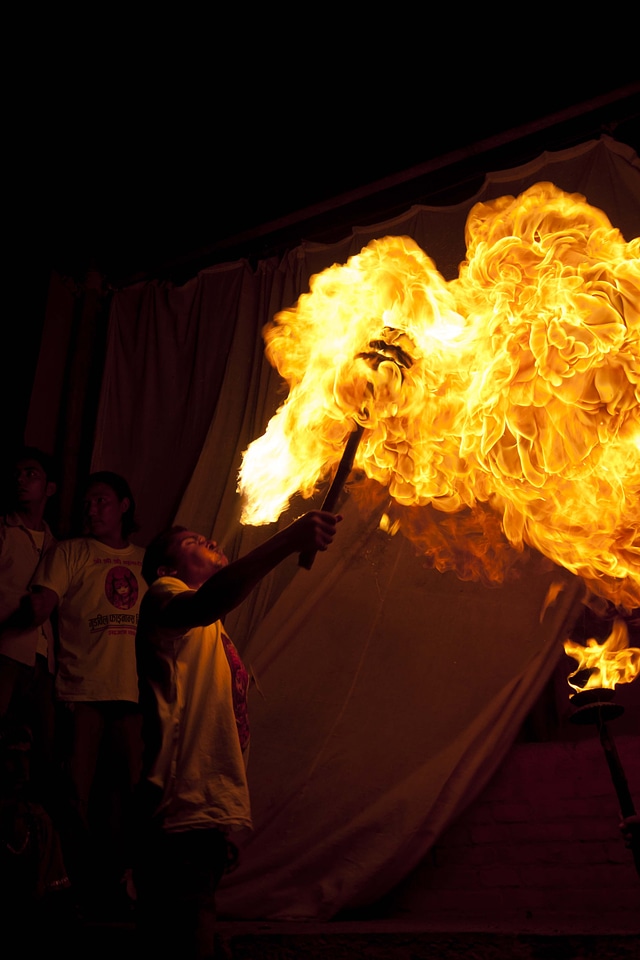Brave smoke yellow