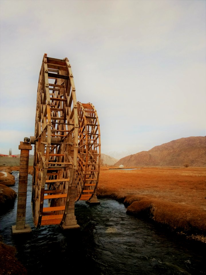Brown Wooden Wheel On River