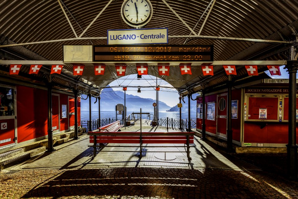 Lugano-centrale Signage