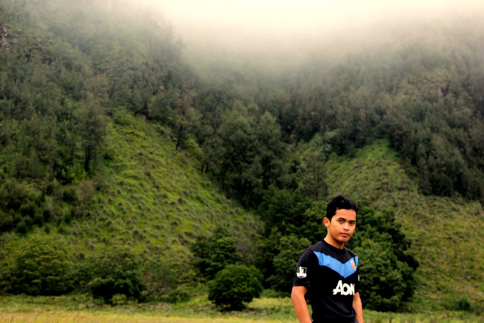 Man Wearing Black T-shirt