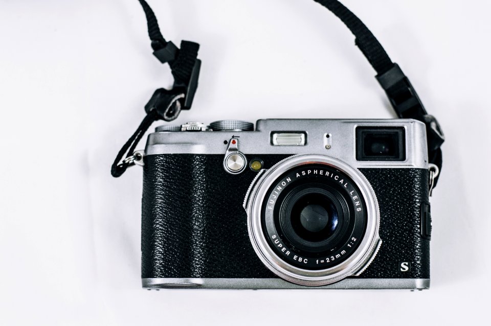Close Up Photo Of Vintage Black And Silver Single-lens Reflex Camera