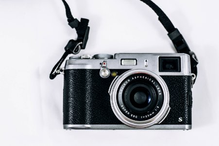 Close Up Photo Of Vintage Black And Silver Single-lens Reflex Camera photo