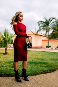 Woman In Red Crew-neck Cold-shoulders Bodycon Midi Dress photo