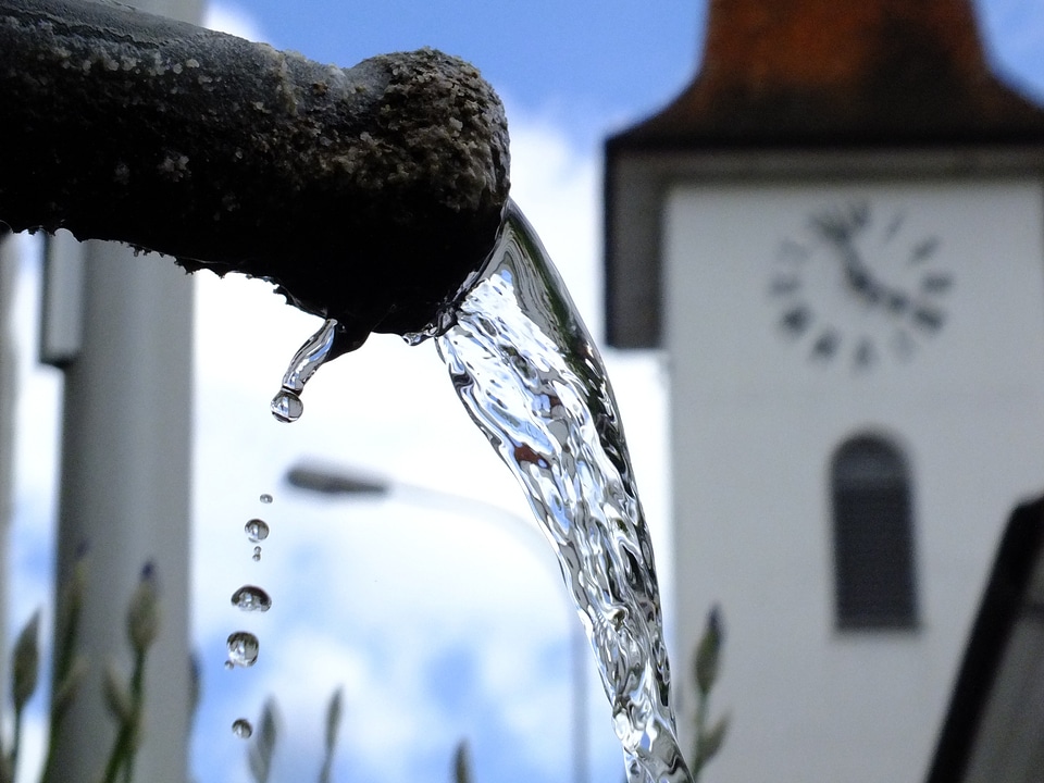 Wet movement flowing