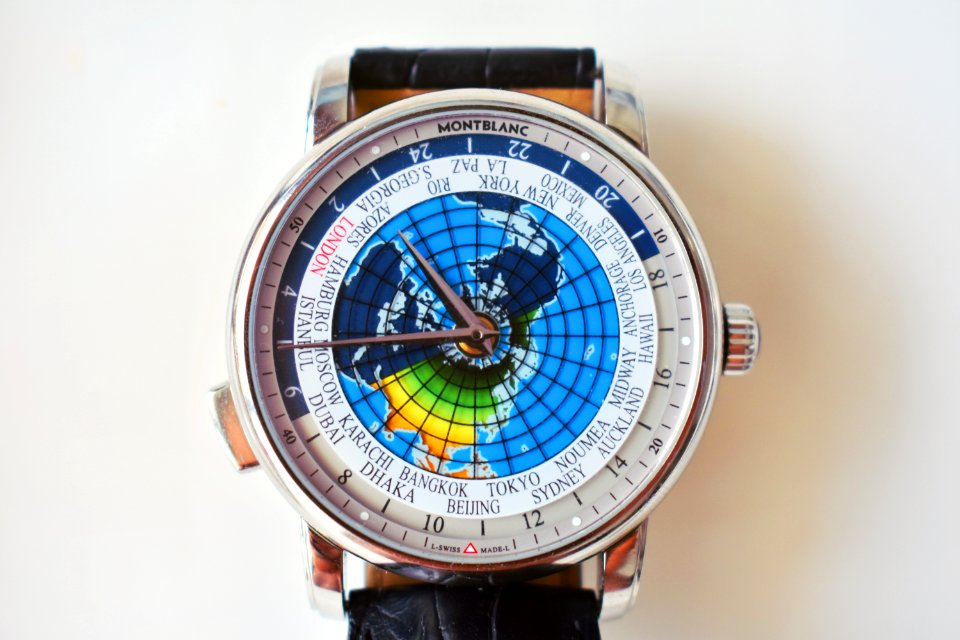 Round Silver-colored Analog Watch