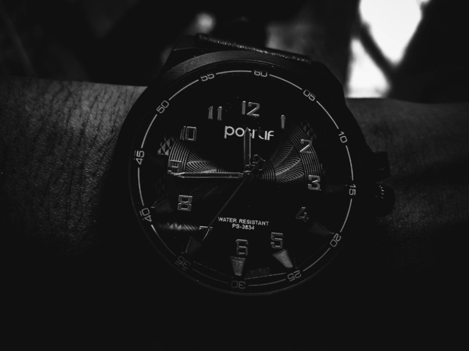 Analog Watch At 1144